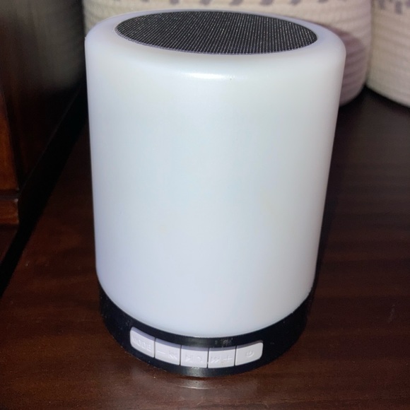 The Defiant multi-color touch light speaker ! - Picture 3 of 3